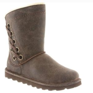 Bearpaw morgan chestnut distressed boots women's size 9. NIB.